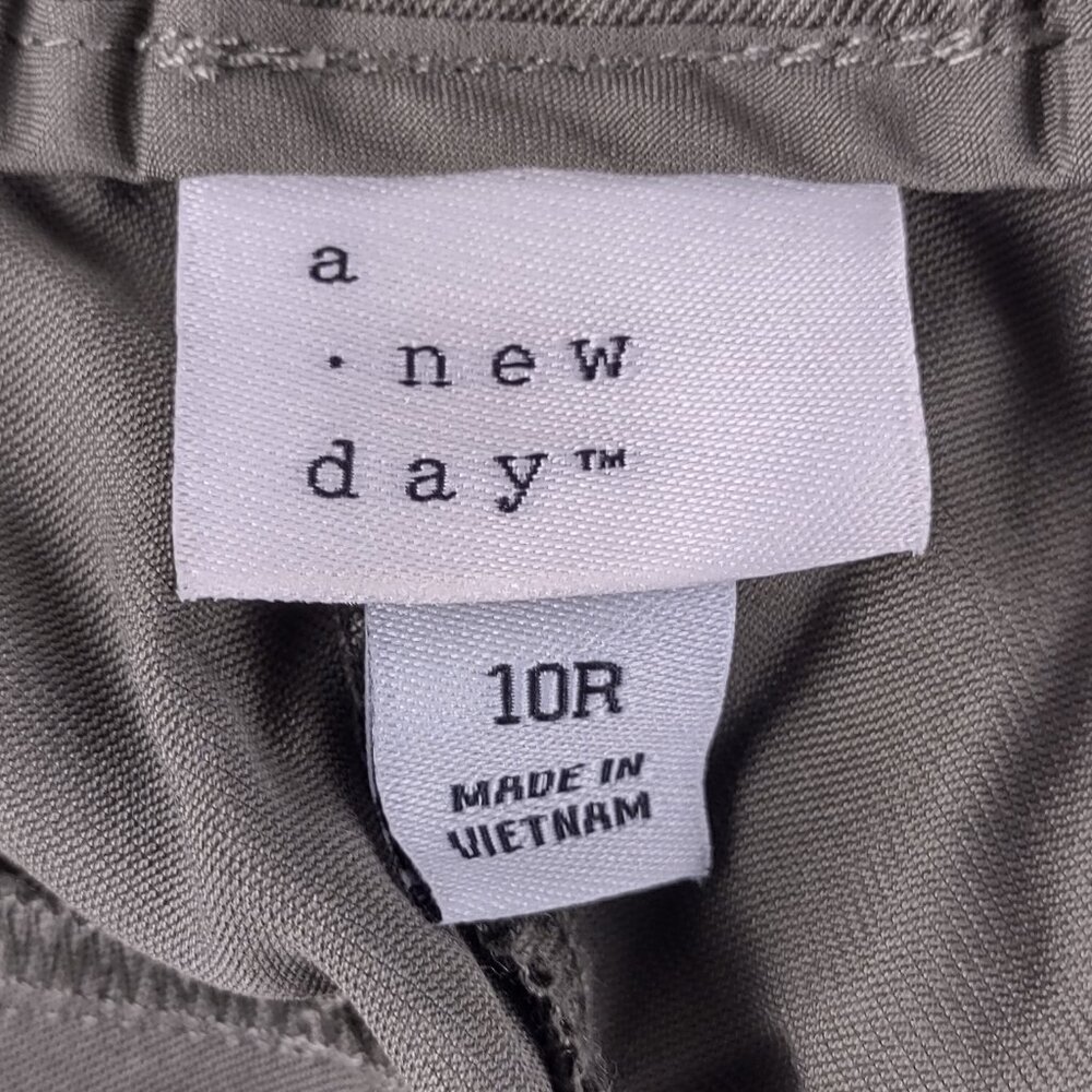 A New Day Women's Lightweight Elastic Waist Olive Green Chino Pants Sz 10R (NWT) - Picture 11 of 12
